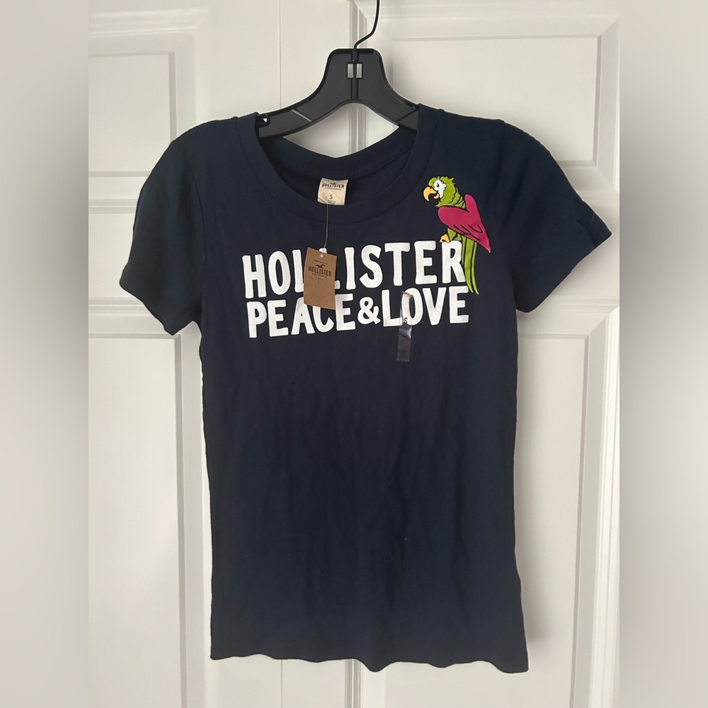 Hollister peace & love - short sleeve navy tee size small NWT